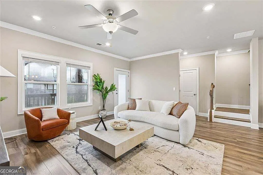 4 bed, 3.5 bath, 2535 sqft, $2,900 — Photo 2