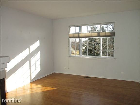 2415oakfieldmoveoutliving_15746912938_o