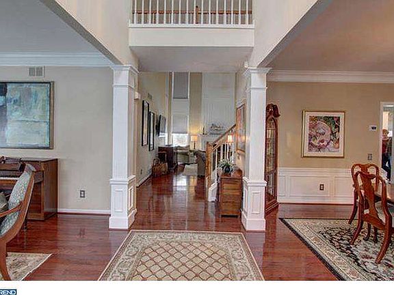 2nd image of 28 E Sarazen Dr