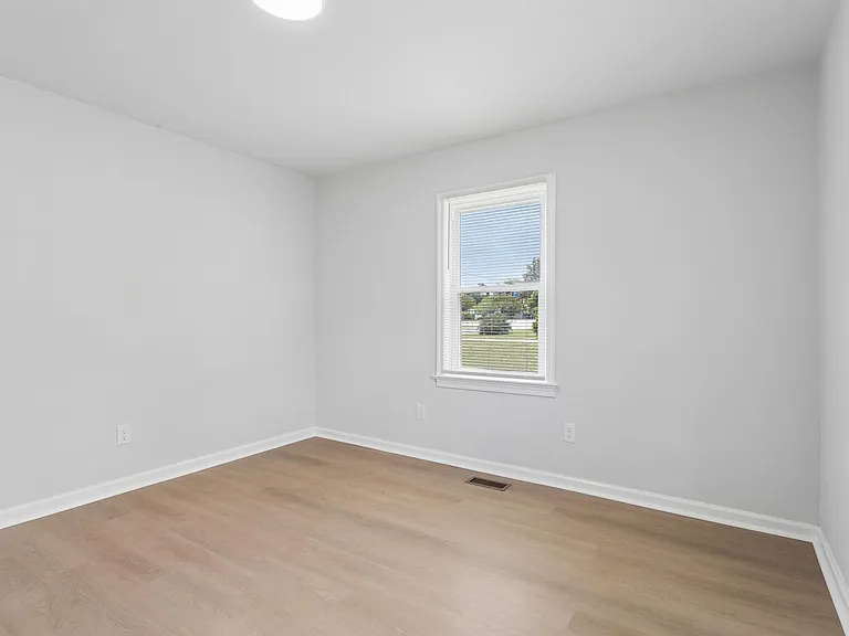 1815 Canterbury Rd — Photo 18