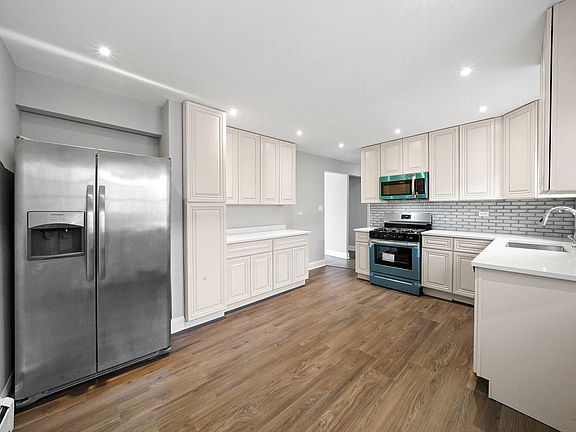 5th image of 8642 W Berwyn Ave Unit 3S