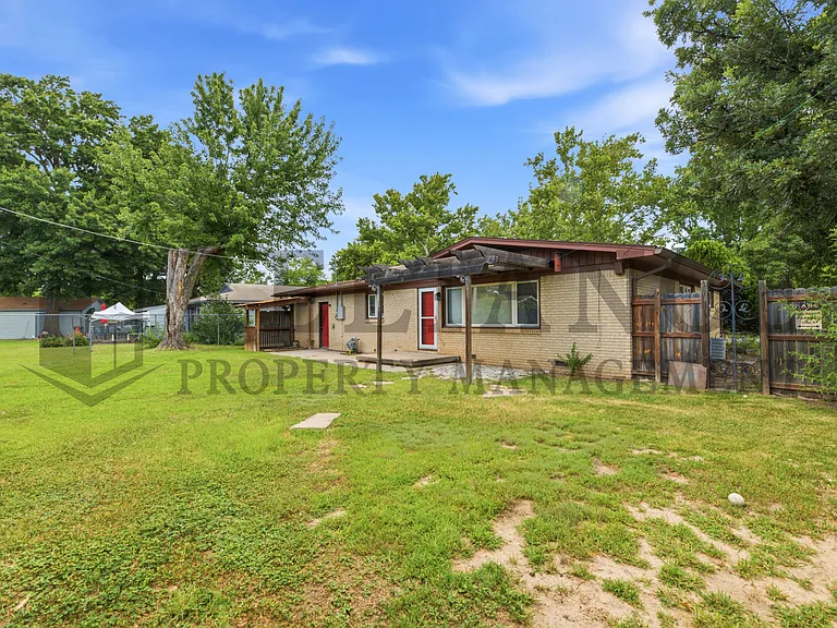 9923 W Binter Ln — Photo 11