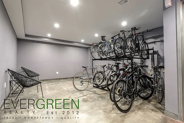 Rented by Evergreen Apartments BK | media 18