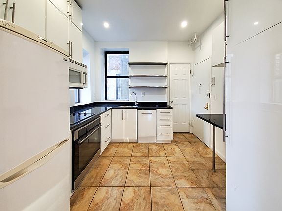 2nd image of 238 E 58th St #12A