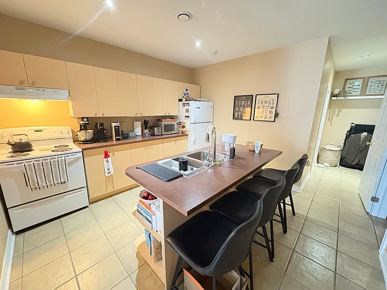 262 James St S #101 — Photo 5