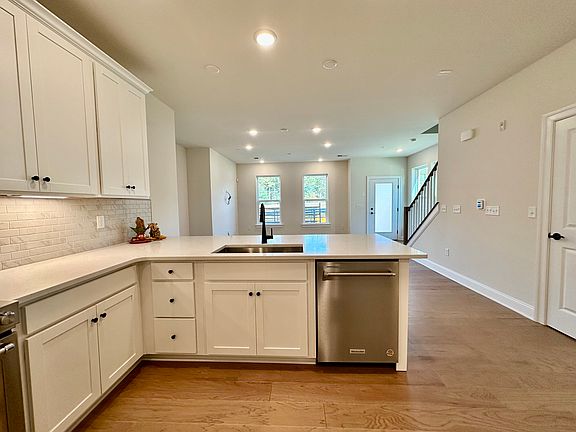 5th image of 801 Shay Ct