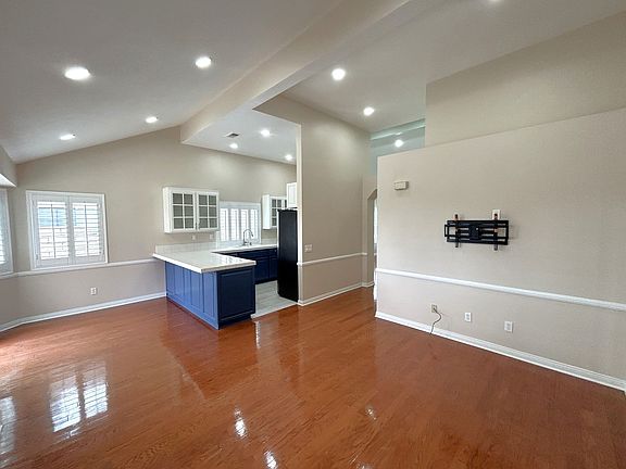 5th image of 3130 Oakcrest Dr