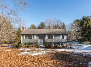 831 Nut Plains Rd, Guilford, CT 06437