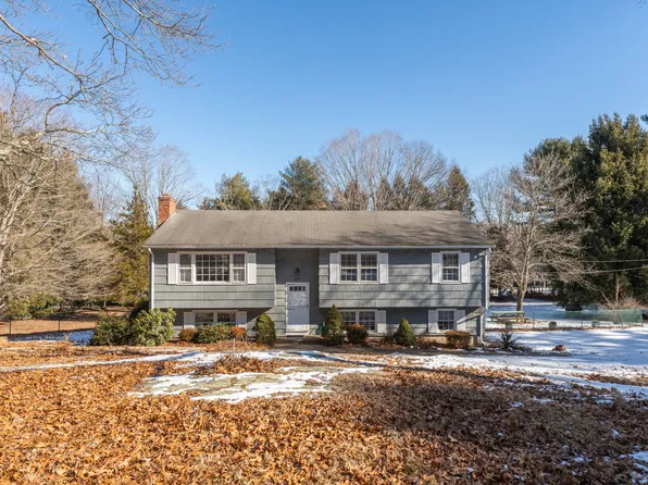 831 Nut Plains Road, Guilford, CT 06437