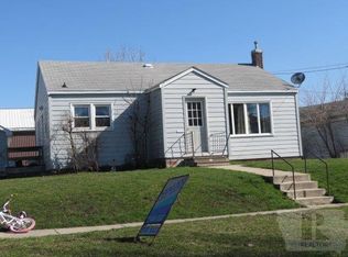 9 7th Ave NW, Hampton, IA 50441