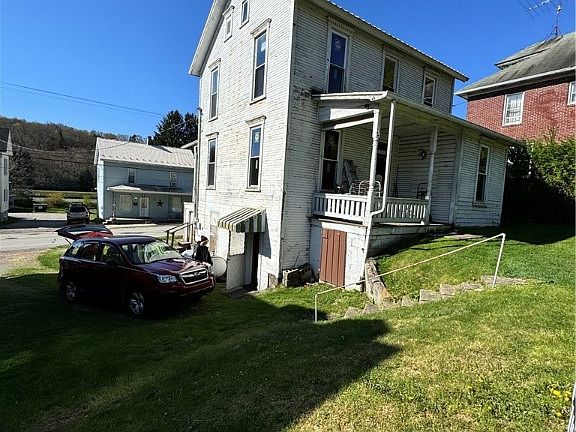 5th image of 517 Main St