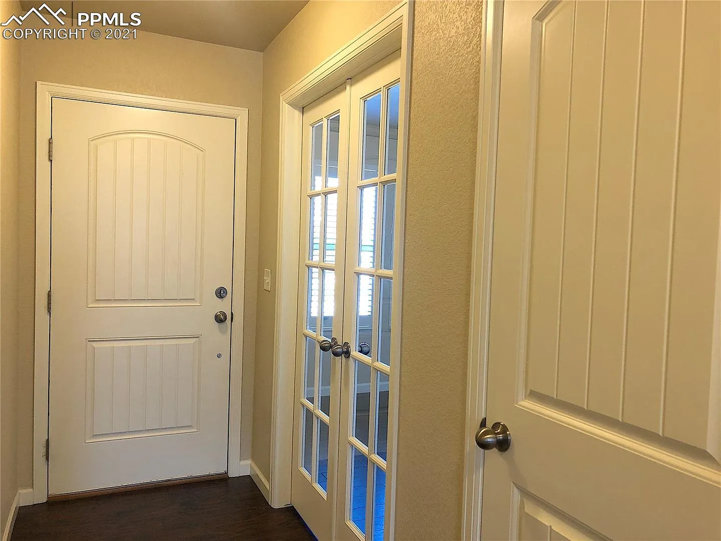 3 bed, 2334 sqft, $2,700 — Photo 4