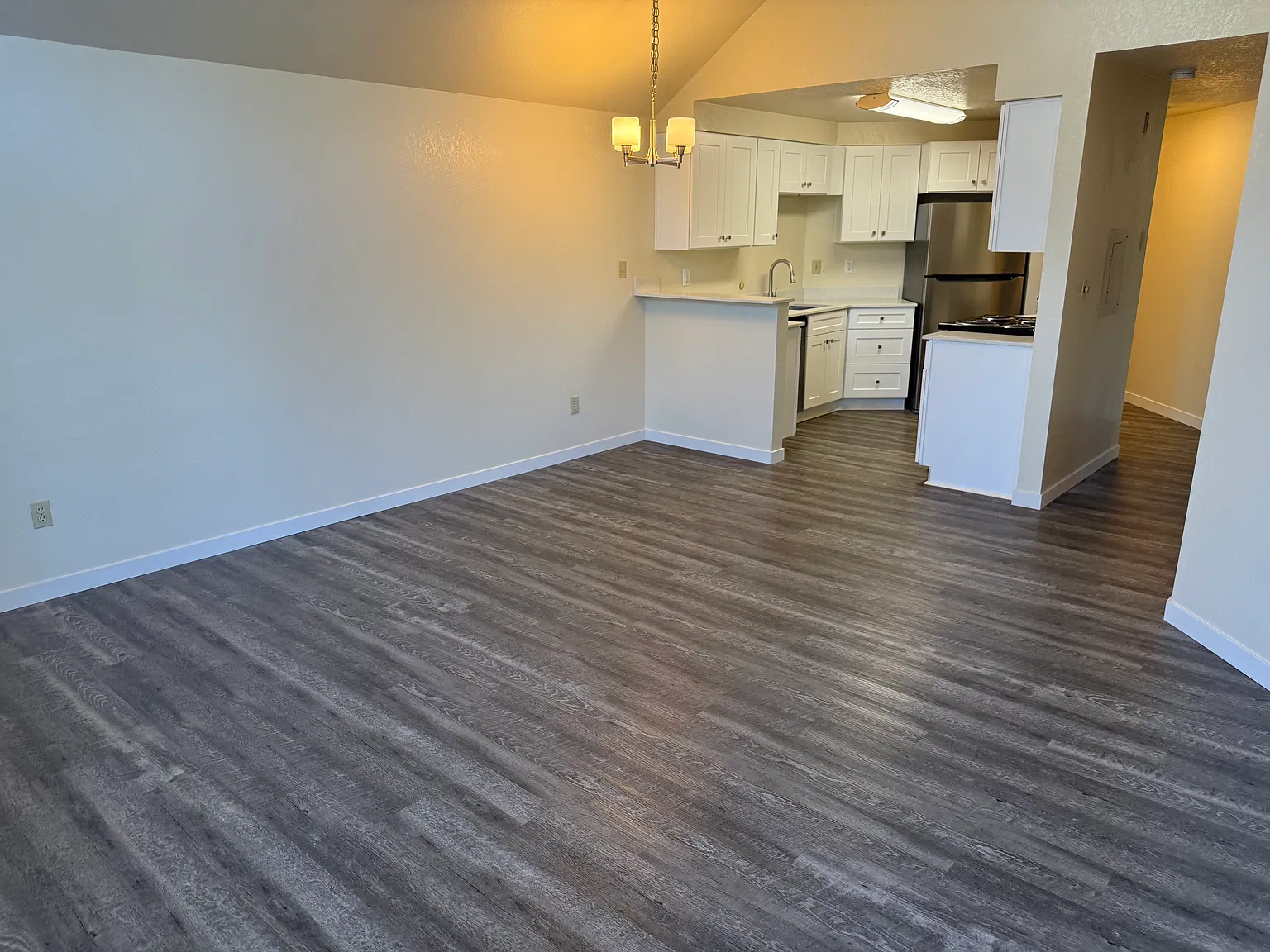 2 bed, 966 sqft, $2,895 — Photo 2