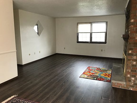 2nd image of 401 Hillcrest Dr #2