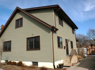 39 N Du Bois Ave, Elgin, IL 60123