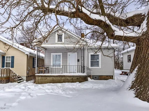100 Gordon St, Girard, OH 44420