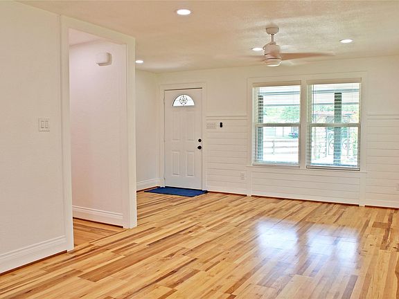 3rd image of 528 Prairie St