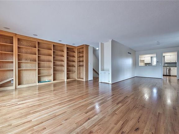 4th image of 8728 Metcalf Ave #101