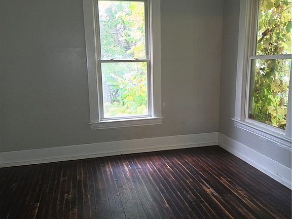 3rd image of 400 2nd St