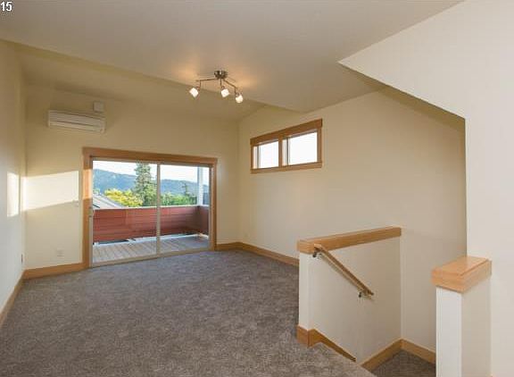 5th image of 521 SE Upper Wyers Dr