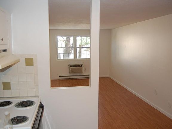 3rd image of 232 Low St APT 13