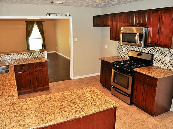 5th image of 1304 Danielle Ln