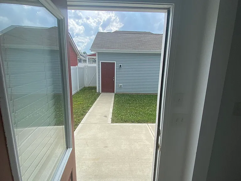 326 Warman Ave — Photo 8