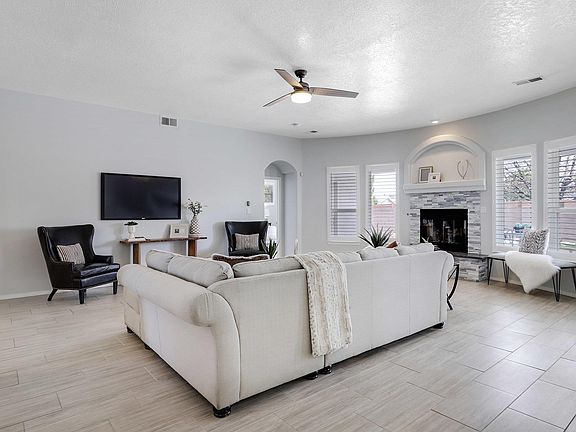 5th image of 7516 Calle Montana NE