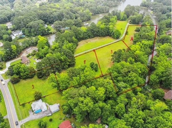 1404 Seaford Rd, Seaford, VA 23696