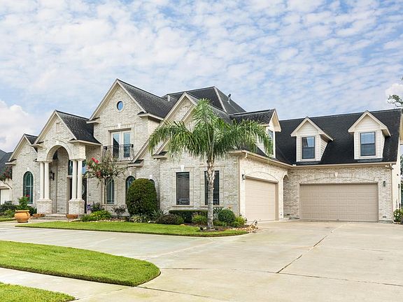 3rd image of 203 Arrowhead Dr