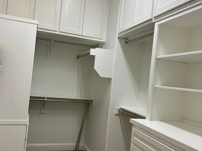 9012 Sandhills Dr — Photo 11