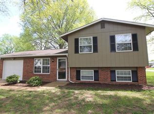 422 Red Bud Ct, Pacific, MO 63069