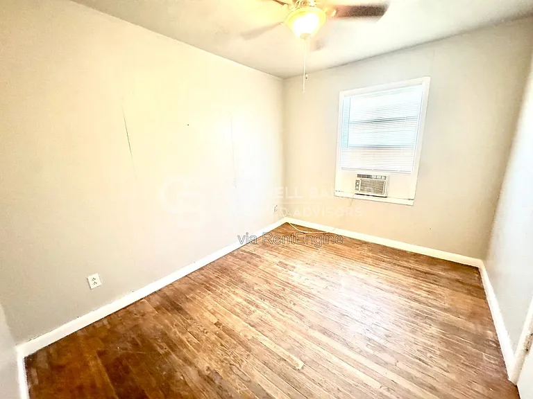 3213 Erskine St — Photo 9