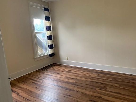 Bedroom (Picture 1 of 2)