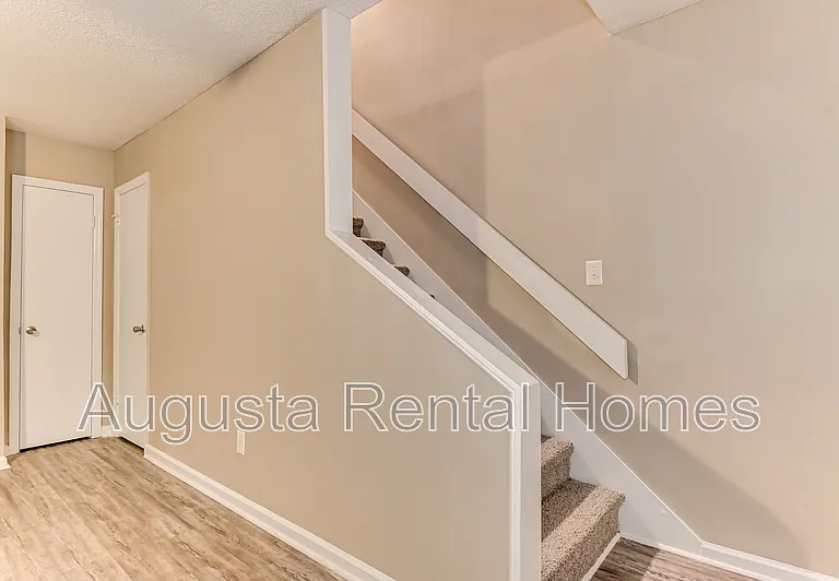 137 Chalet North Ct — Photo 18