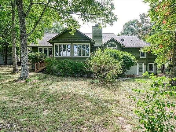 3rd image of 12 Amesbury Ct