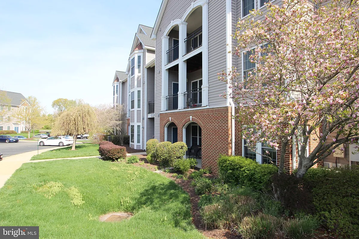 Building Photo - 46598 Drysdale Ter #303
