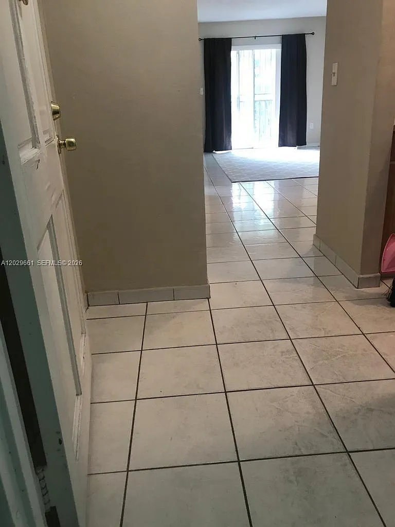 2 bed, 1.0 bath, 690 sqft, $2,000 — Photo 2