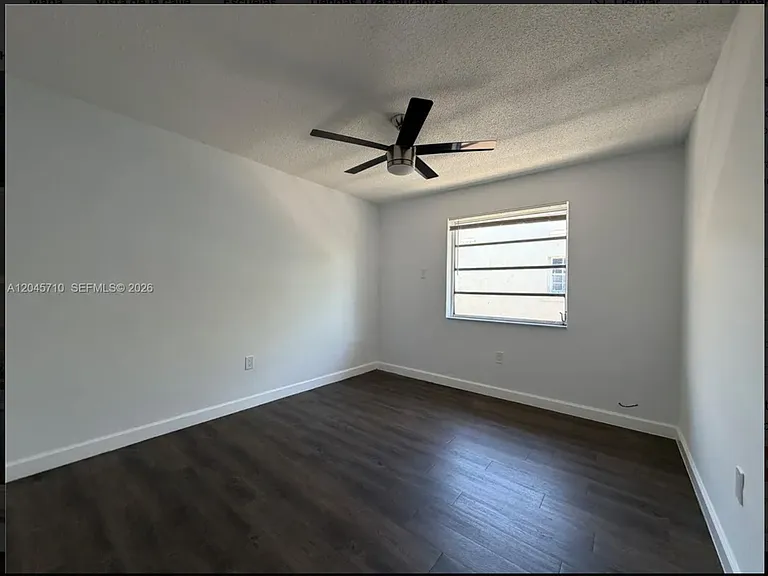 5954 NE 4th Ct #6 — Photo 2