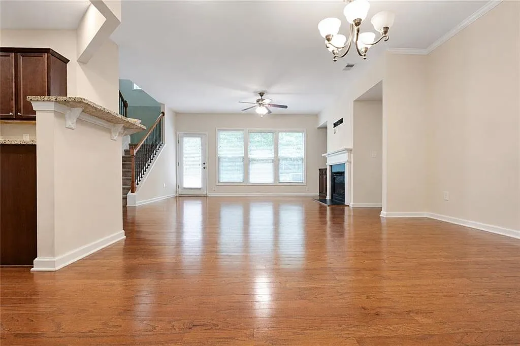 3 bed, 2.5 bath, 1966 sqft, $2,700 — Photo 3