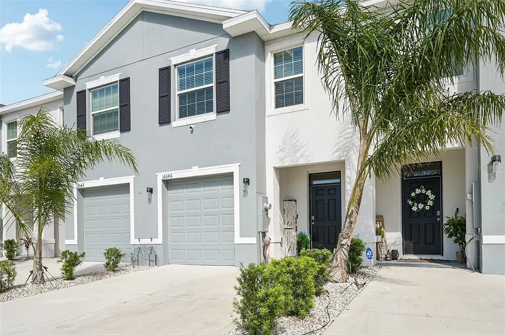 3 bed, 2.5 bath, 1695 sqft, $2,650 — Photo 1