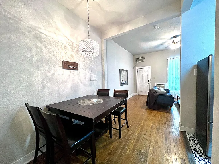 404 E Carson St — Photo 6
