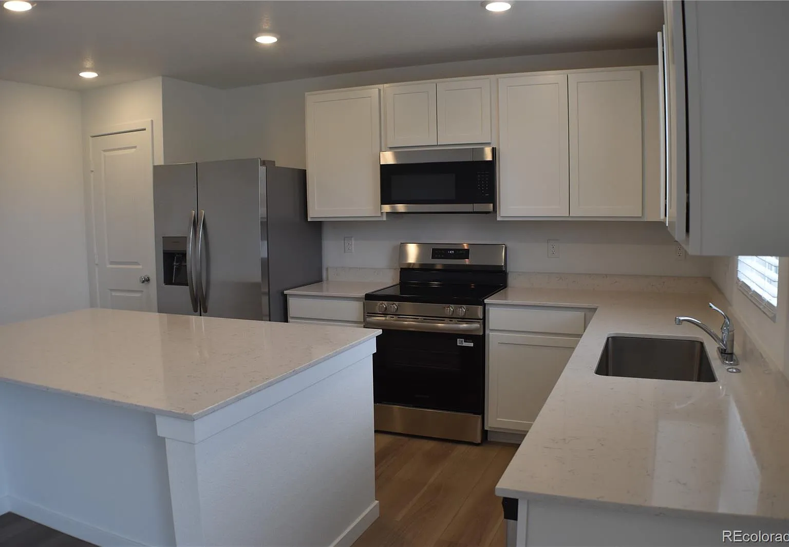 4 bed, 2.5 bath, 2201 sqft, $3,250 — Photo 4