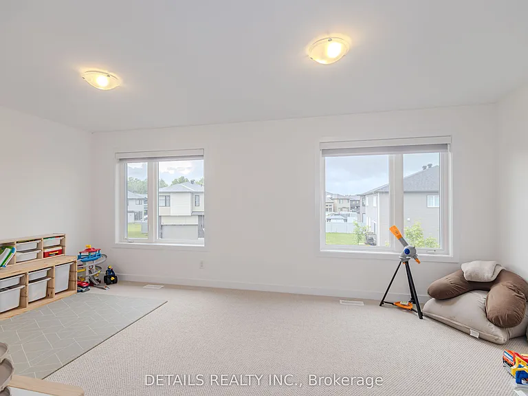67 Viceroy Mews — Photo 29