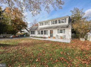 17 Quay Rd, Levittown, PA 19057