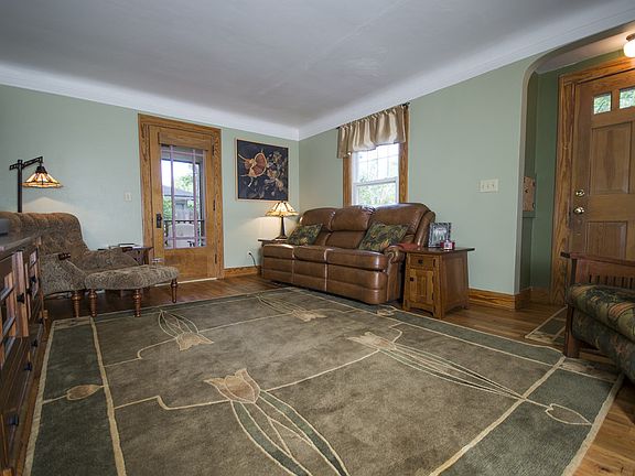 Living room (17x14) features cove ceilings and gleaming oak hardwood flooring.