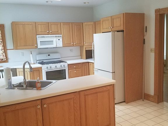 4th image of 11 Woodlawn Ave Unit 1