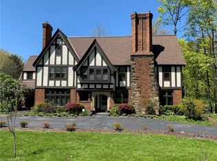 2569 Derbyshire Rd, Cleveland Heights, OH 44106