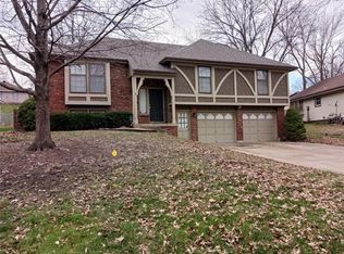 1017 SW 22nd St, Blue Springs, MO 64015