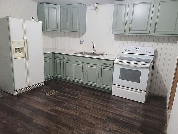 4th image of 10 Tudor Ln